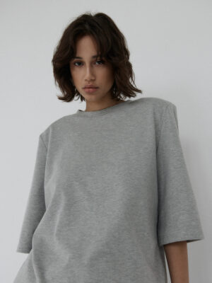 t-shirt oversize z poszerzoną linią ramion AYA light grey