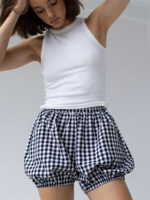 krótkie spodenki typu bloomers MOIRE vichy black/off-white